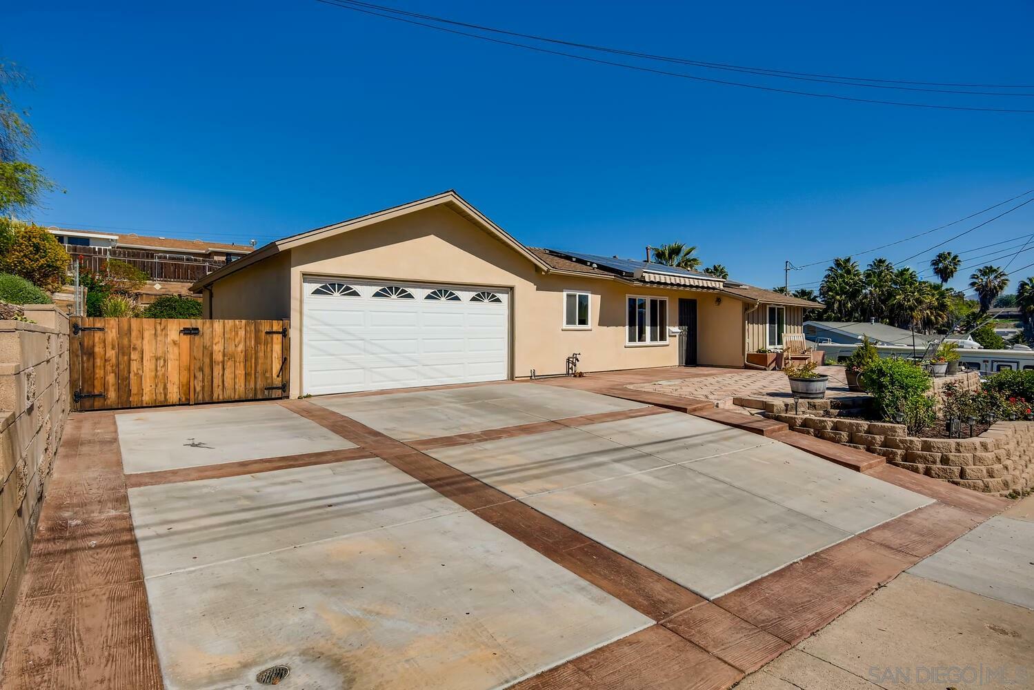 Property Photo:  9480 Doheny Rd  CA 92071 