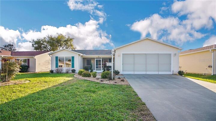 Property Photo: 2606 Privada Drive FL 32162