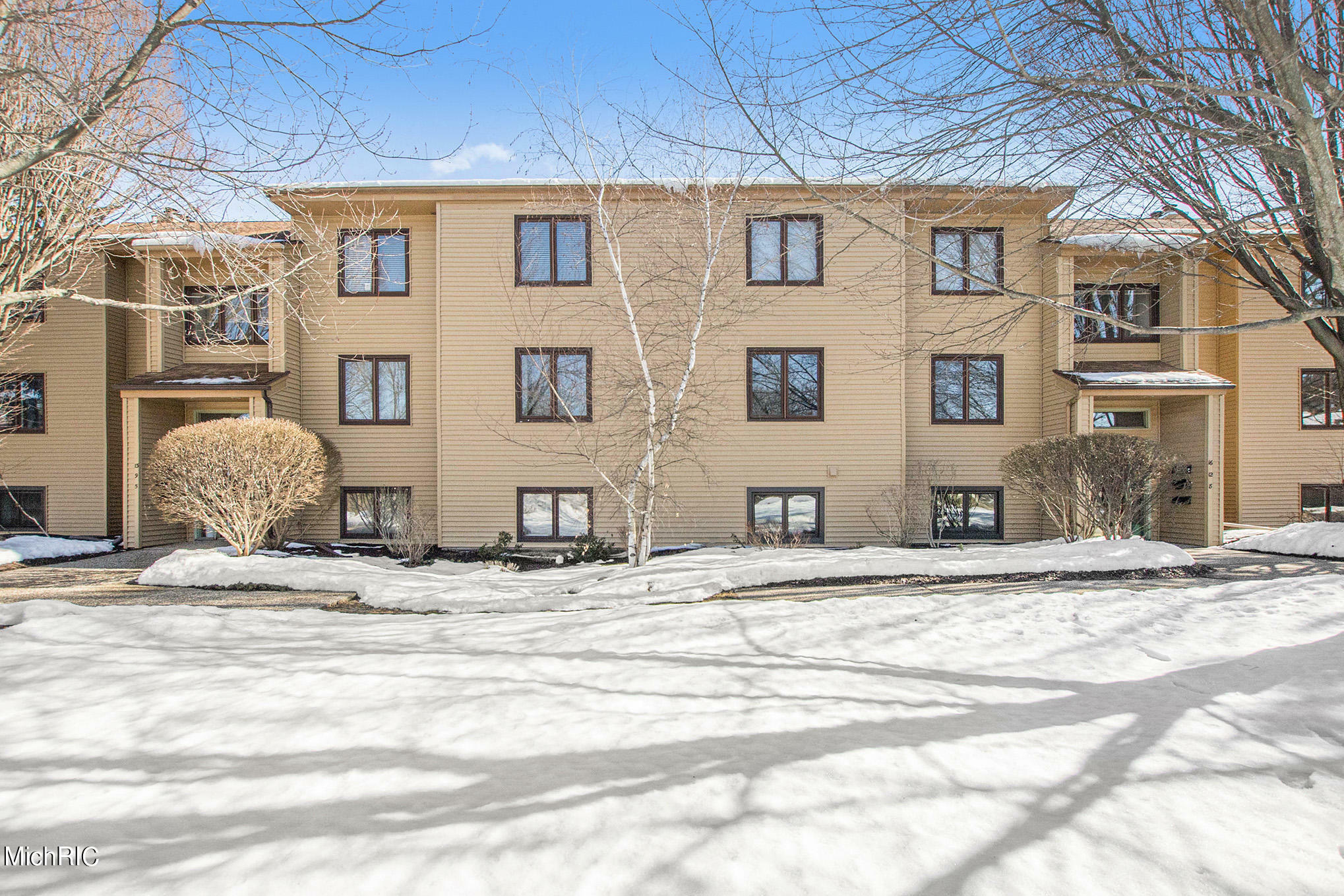 Property Photo:  300 Farington Boulevard  MI 49423 