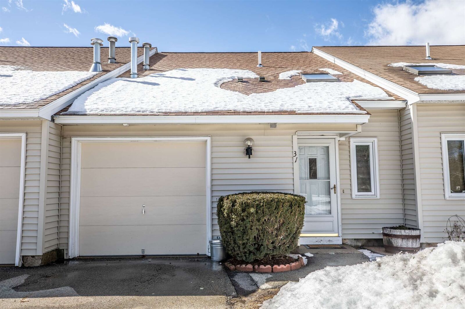 Property Photo:  344 Elm Street 31  NH 03055 