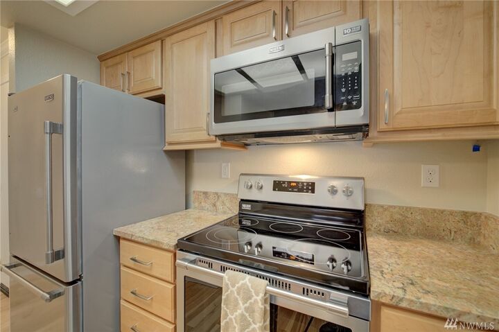Property Photo: 14779 NE 32nd St A302 WA 98007