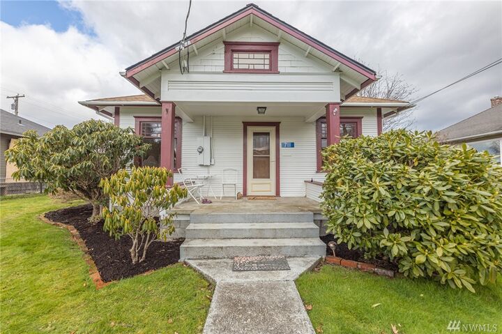 Property Photo: 711 E Vernon Ave WA 98233