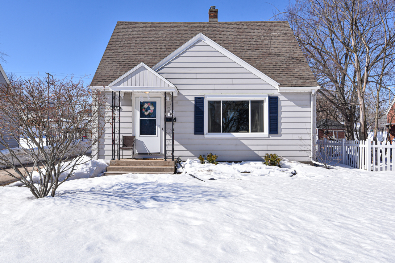 Property Photo:  2835 S 91st St  WI 53227 