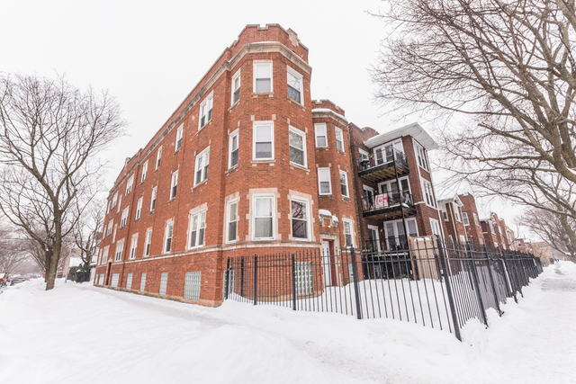 Property Photo: 4857 N Lawndale Avenue 203 IL 60625
