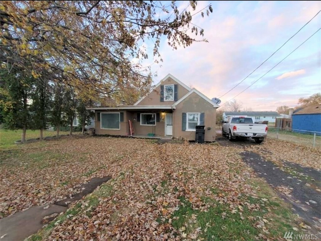 Property Photo: 530 SW 4th St WA 99324