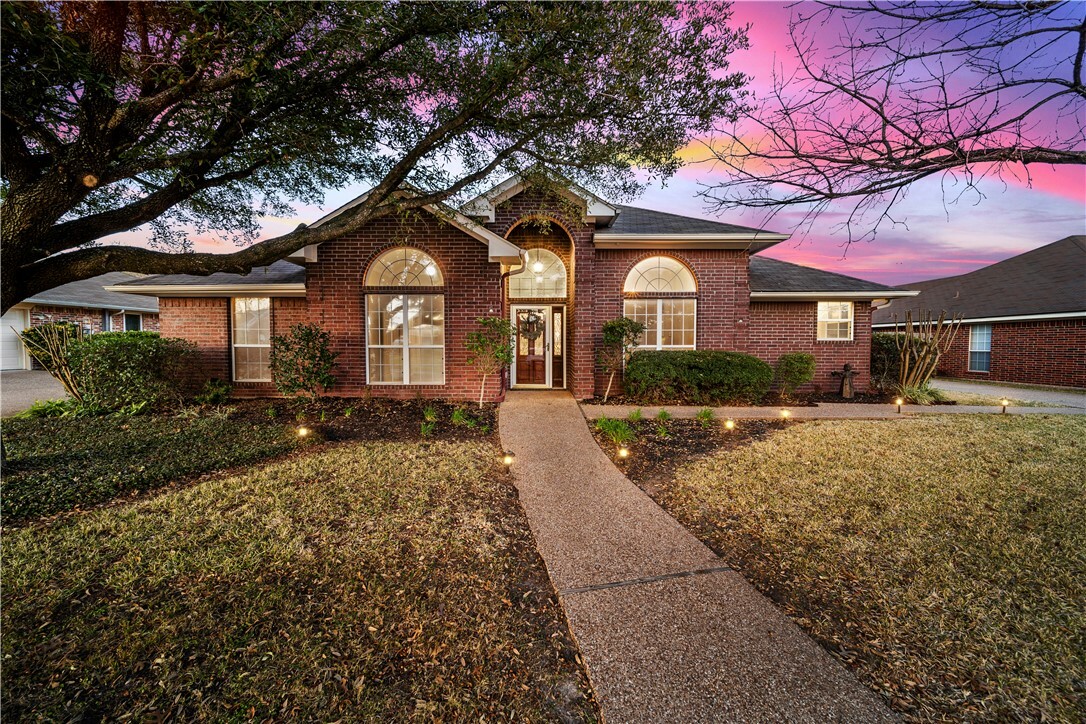 Property Photo:  916 Eagles Nest Drive  TX 76643 