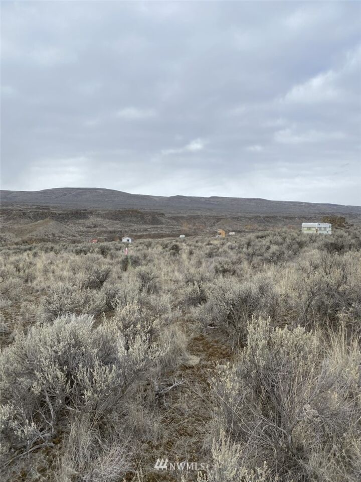 Property Photo:  1795 Shaniko Place  WA 98823