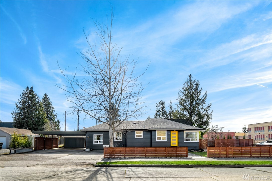 Property Photo:  1515 W North St  WA 98225 