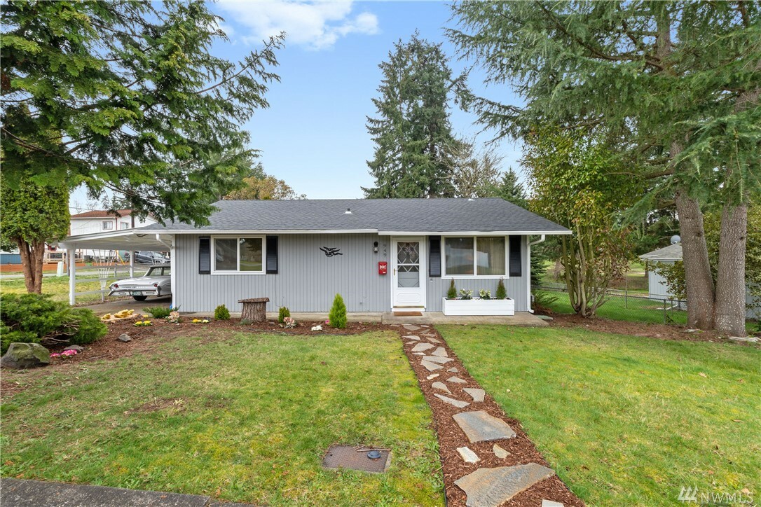 Property Photo:  949 E 30th St  WA 98310 