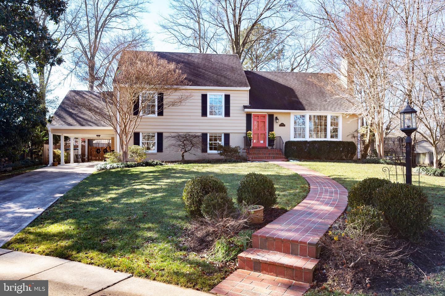 Property Photo: 1108 Priscilla Lane VA 22308