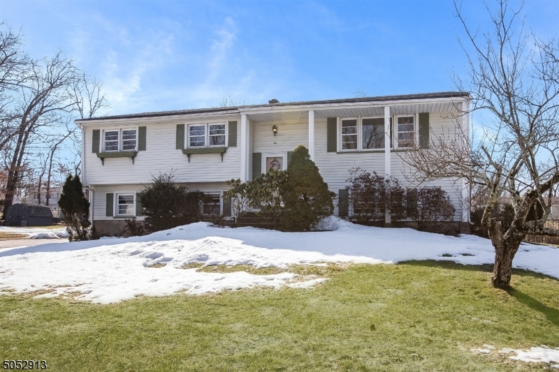 Property Photo:  10 Medford Pl  NJ 07470 