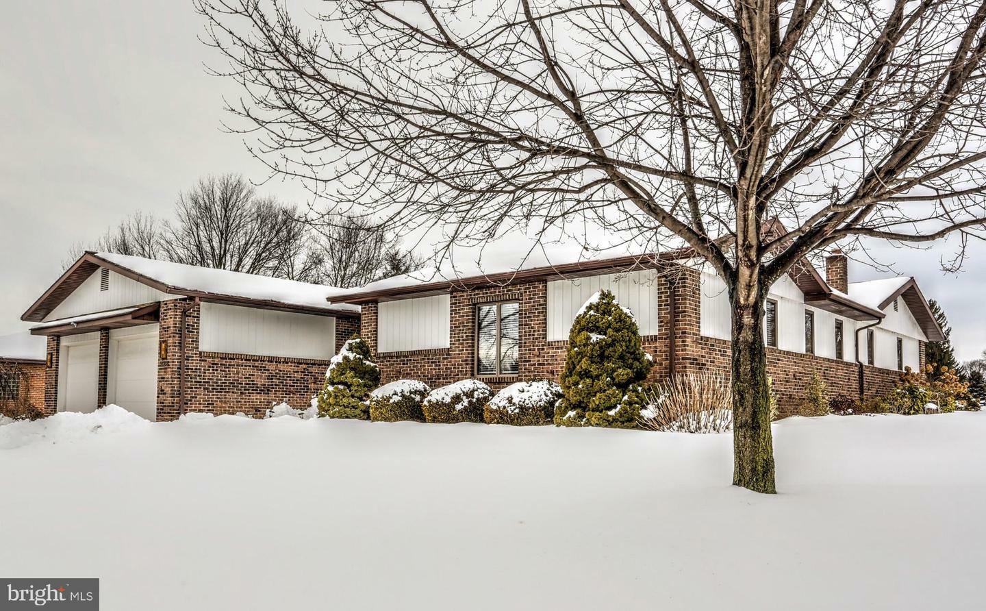 Property Photo:  438 Holly Drive  PA 17522 