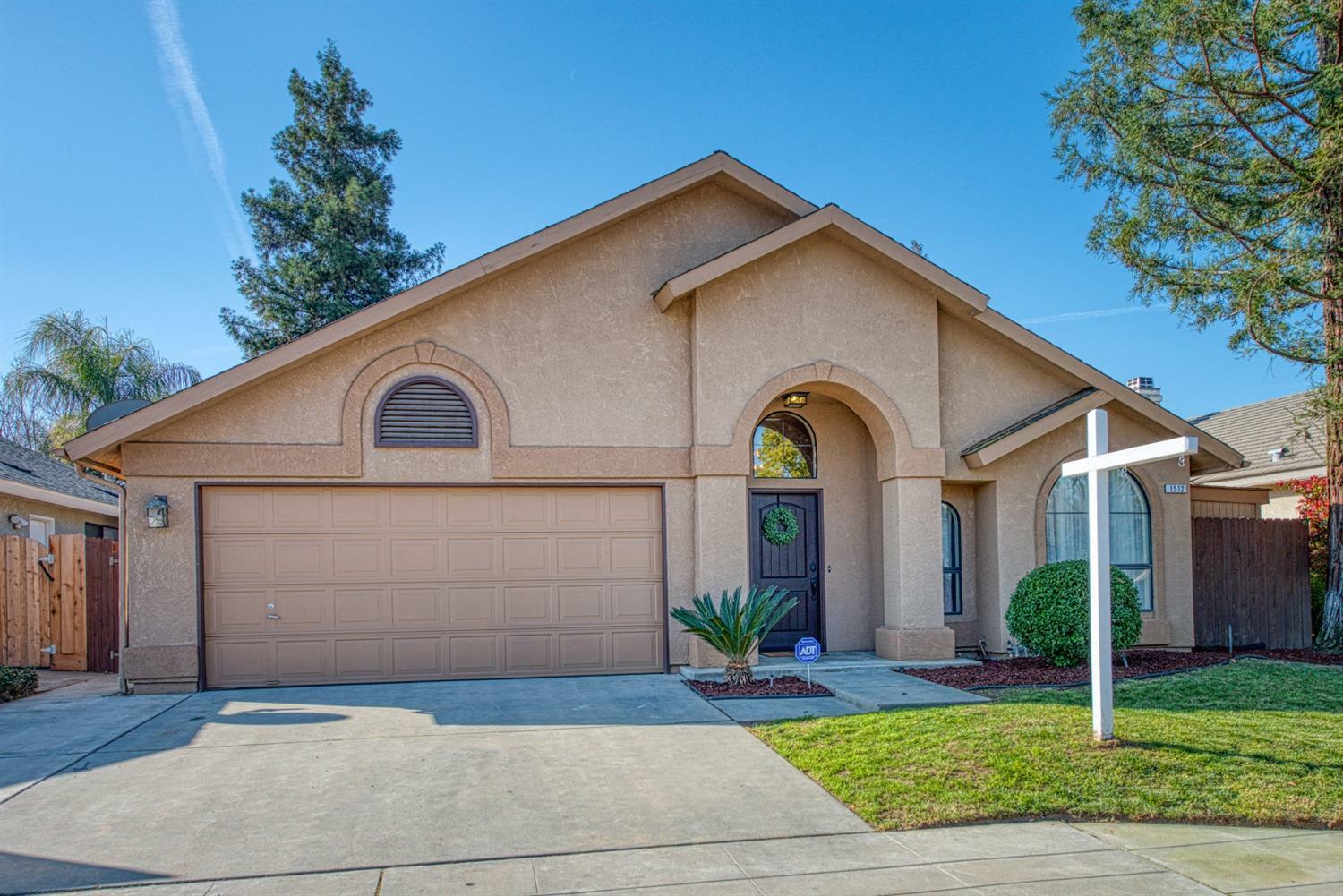 Property Photo:  1512 Goshen Avenue  CA 93611 