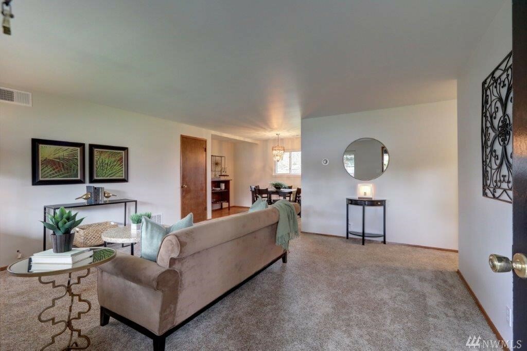 Property Photo: 12616 SE 169th St WA 98058
