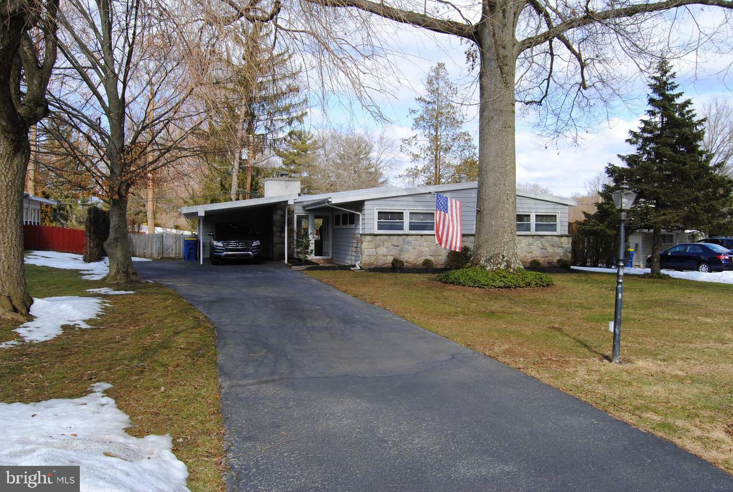 Property Photo:  549 Paddock Road  PA 19002 