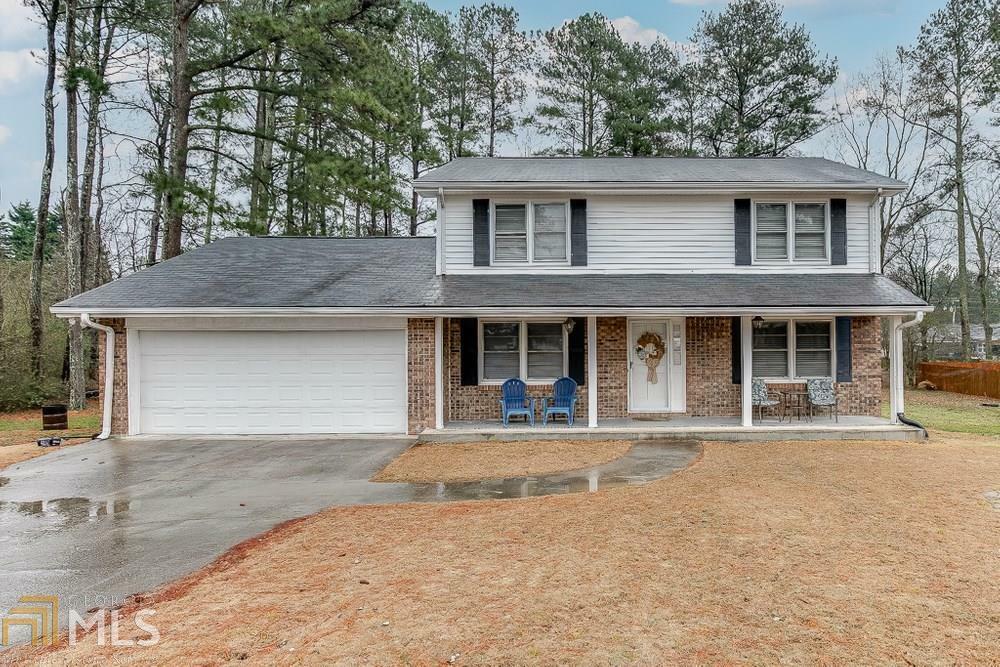 Property Photo: 1695 Strawvalley Road GA 30043-3243