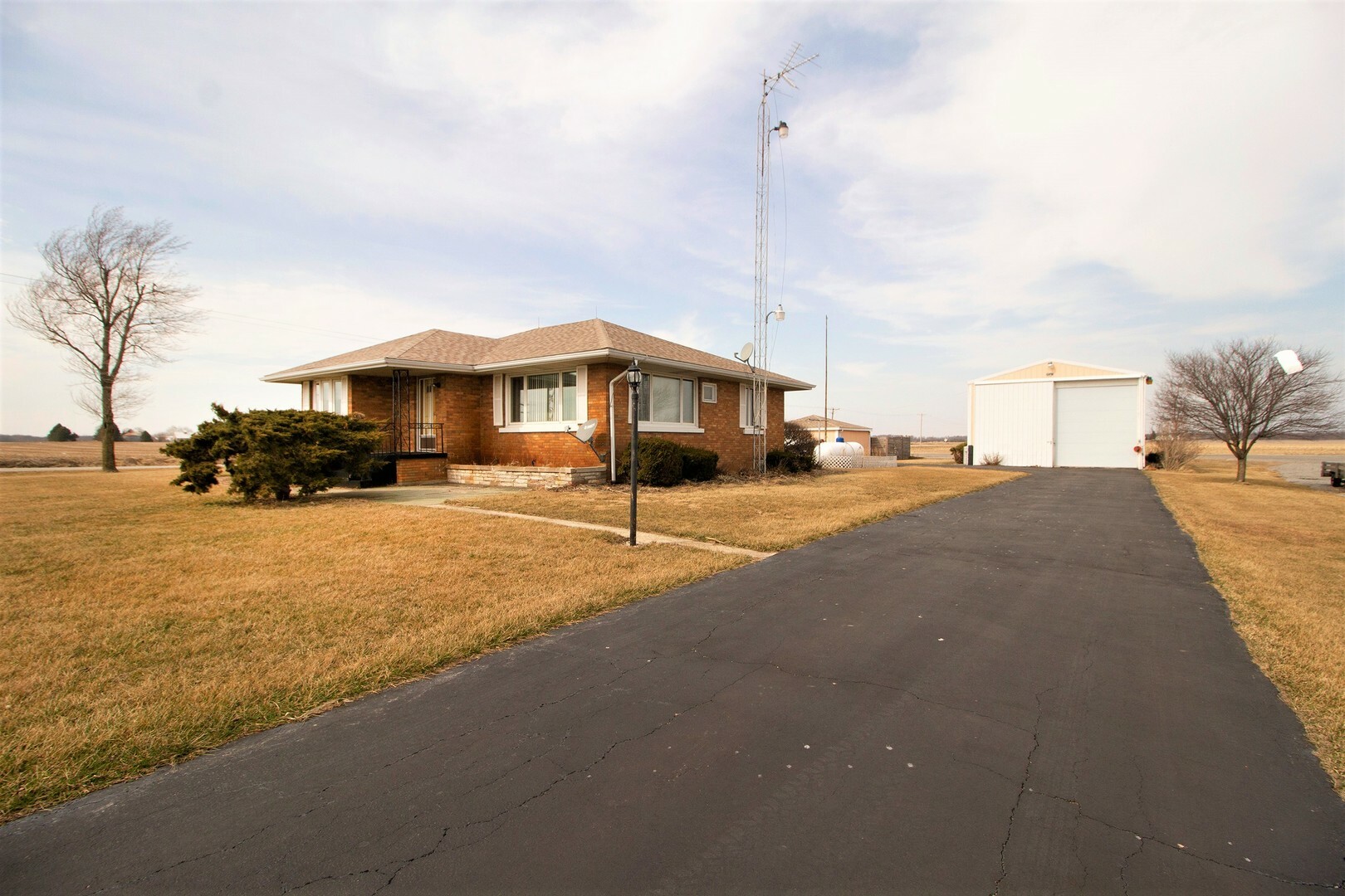 Property Photo:  8531 E State Rte 1 17  IL 60954 