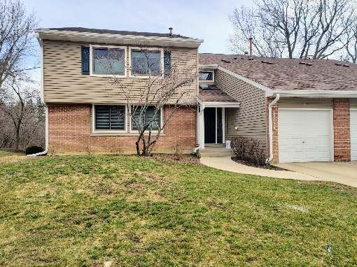 Property Photo: 1026 N Pinetree Circle IL 60089