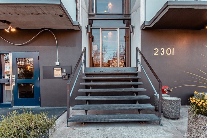 Property Photo:  2301 Fairview Ave E 304  WA 98102 