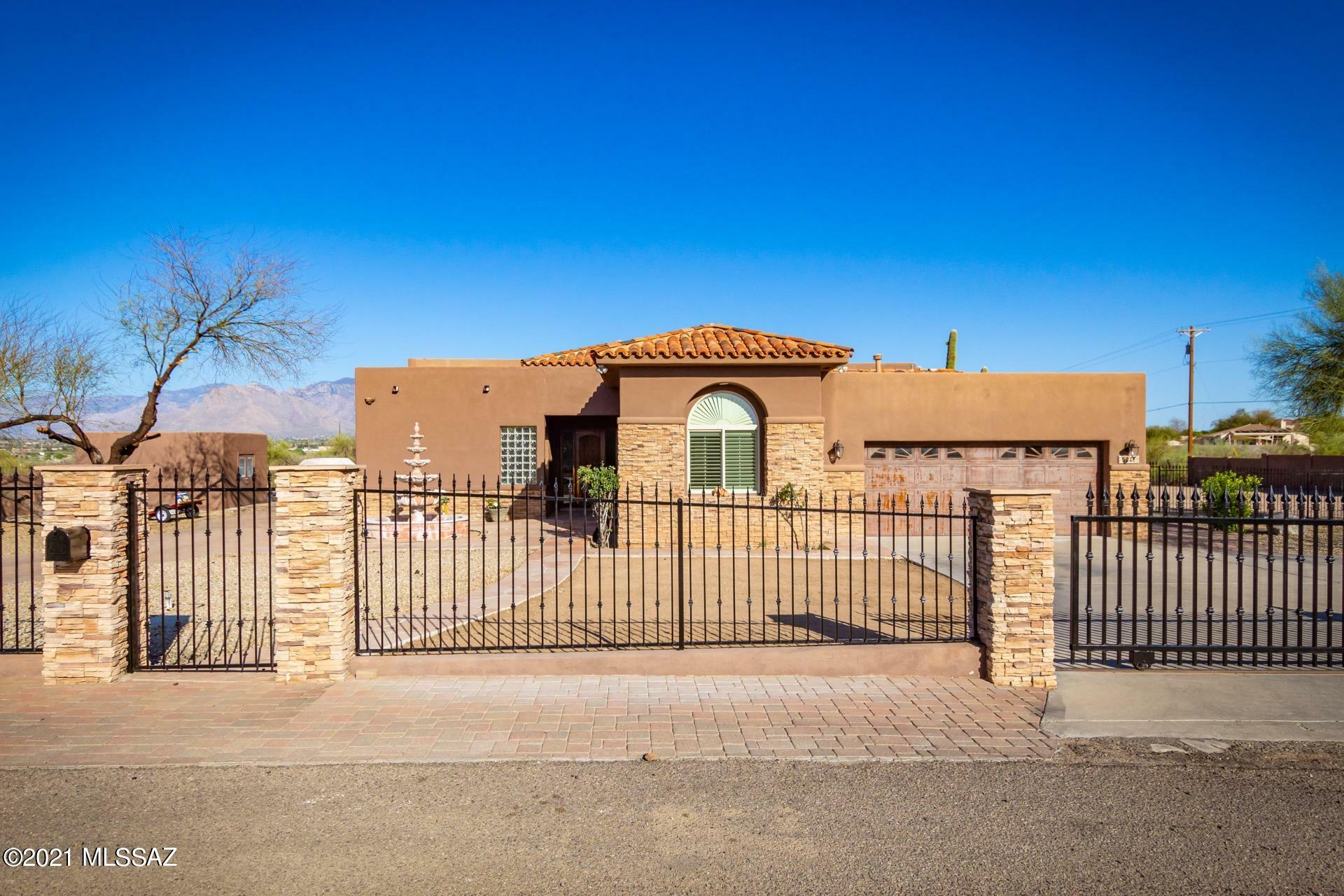 Property Photo:  6046 N Benjamen Place  AZ 85743 