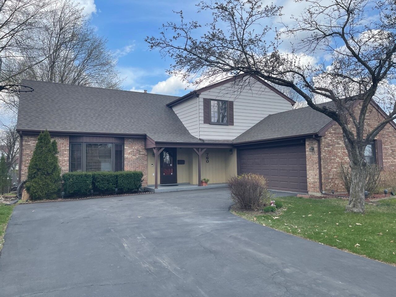 Property Photo: 760 E Balsam Lane IL 60074