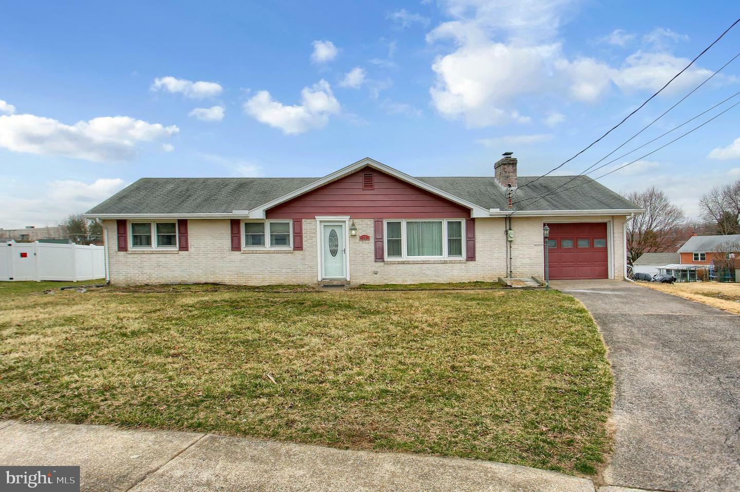 Property Photo: 34 Suffolk Road PA 17112