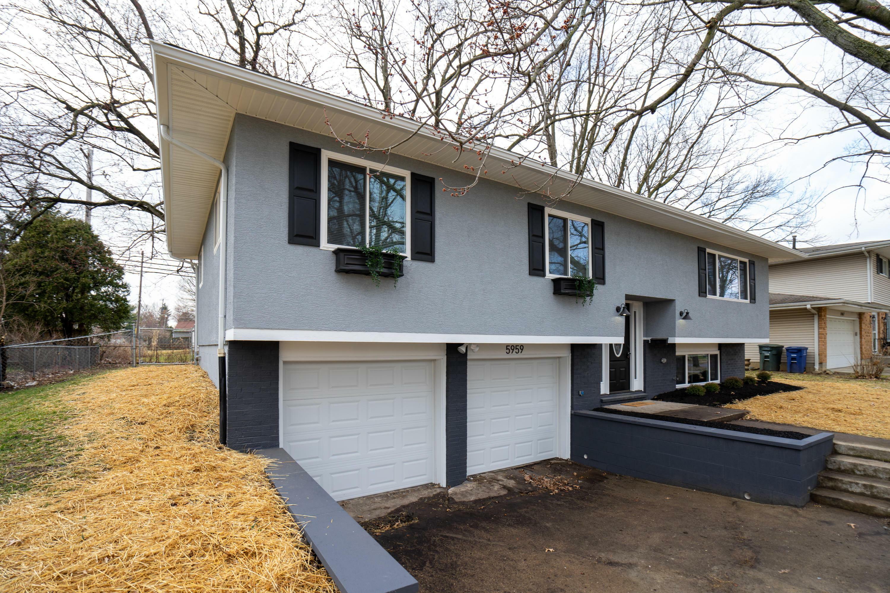 Property Photo: 5959 Endicott Road OH 43229