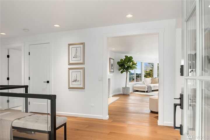 Property Photo:  4914 116th Place SE  WA 98006 