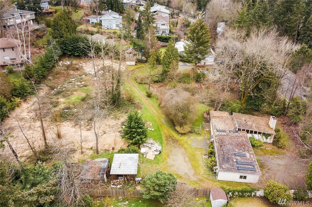 Property Photo:  4320 Island Crest Way  WA 98040 