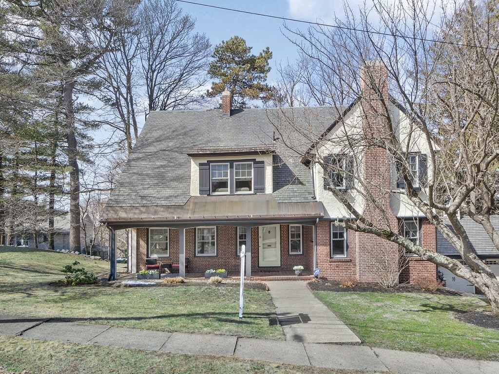 Property Photo:  5 Summit Avenue  MA 01890 