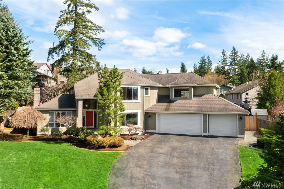 Property Photo: 22946 SE 47th Ct WA 98075