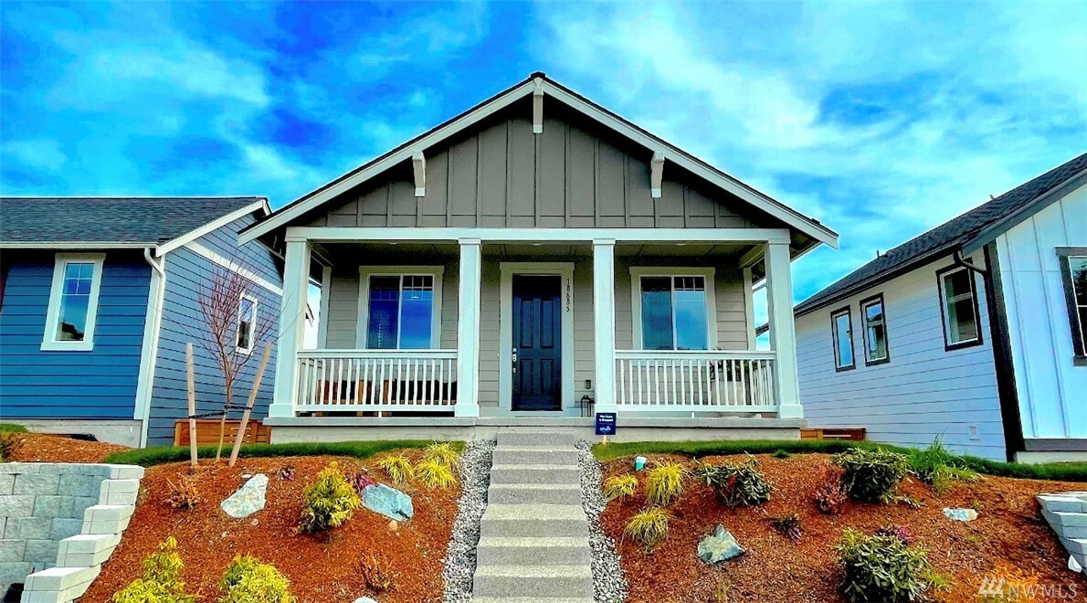 Property Photo: 18685 Edmunds Lane E WA 98391