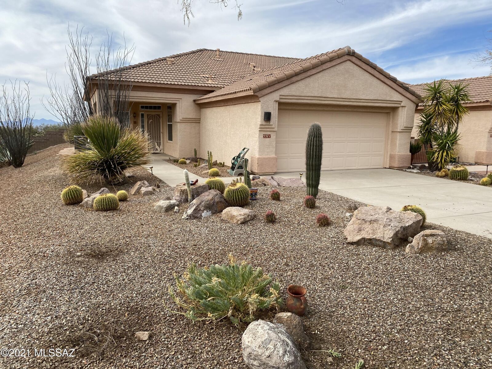 Property Photo:  5371 W Claret Cup Place  AZ 85658 