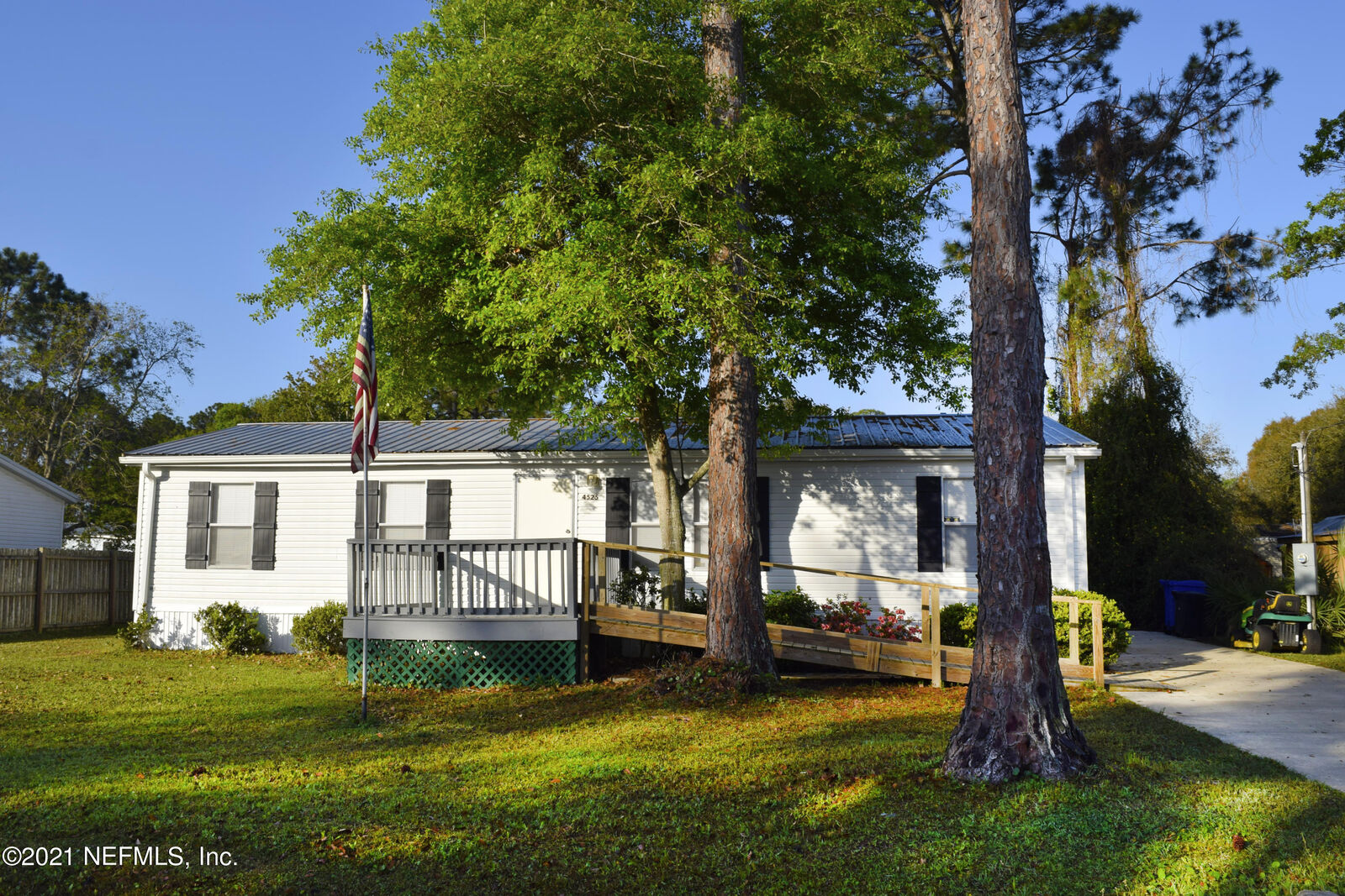 Property Photo: 4525 De Leon Place FL 32095