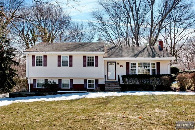 Property Photo:  7 Large Avenue  NJ 07642 