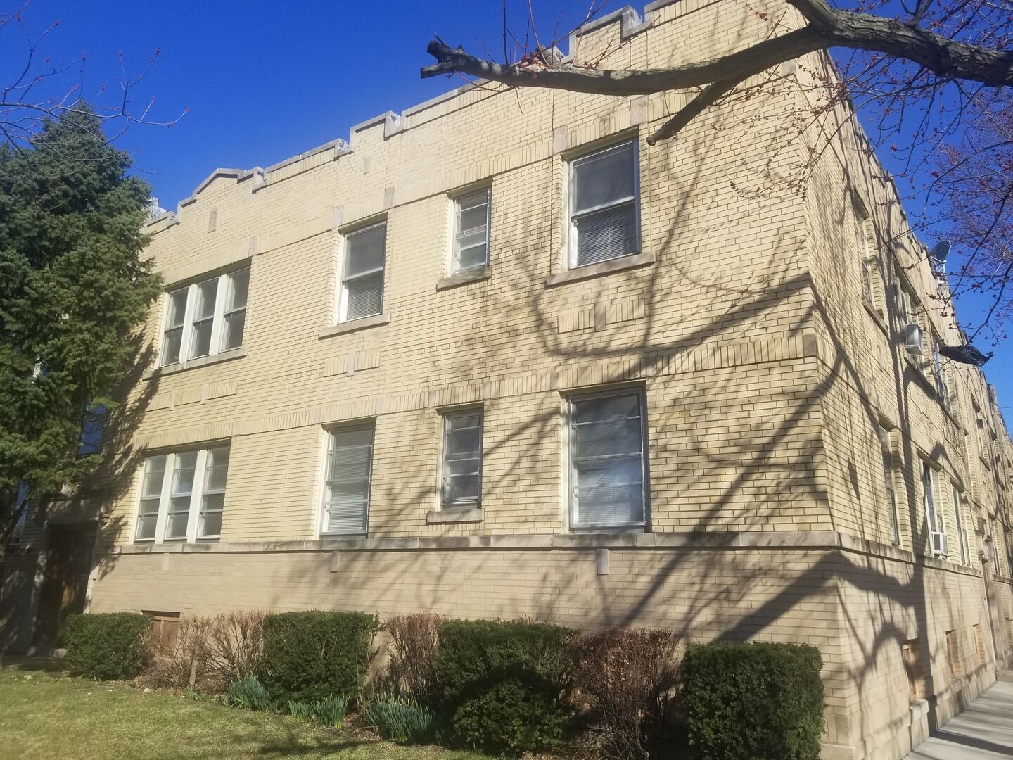 Property Photo:  5302 W Nelson Street 1  IL 60641 