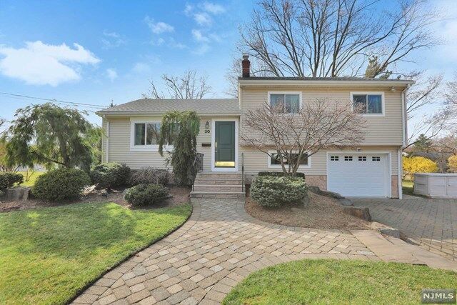 Property Photo:  30 Rose Court  NJ 07624 