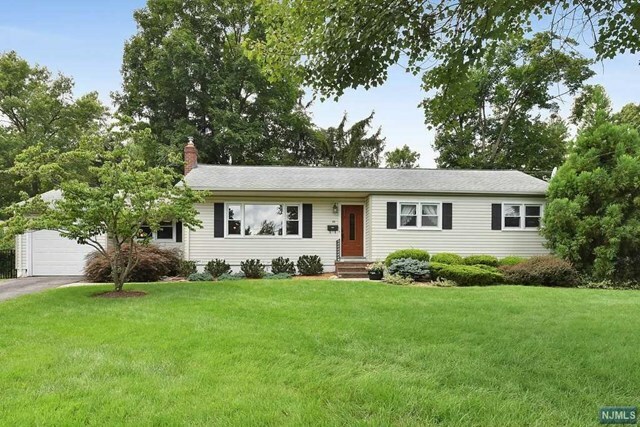 Property Photo:  44 Mayfair Drive  NJ 07446 