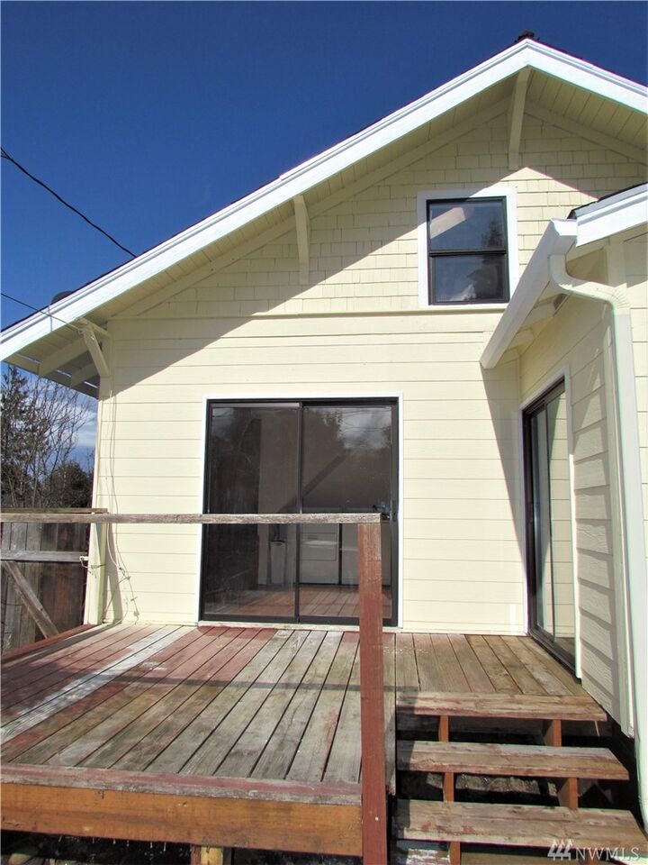 Property Photo: 506 W 12th St WA 98362