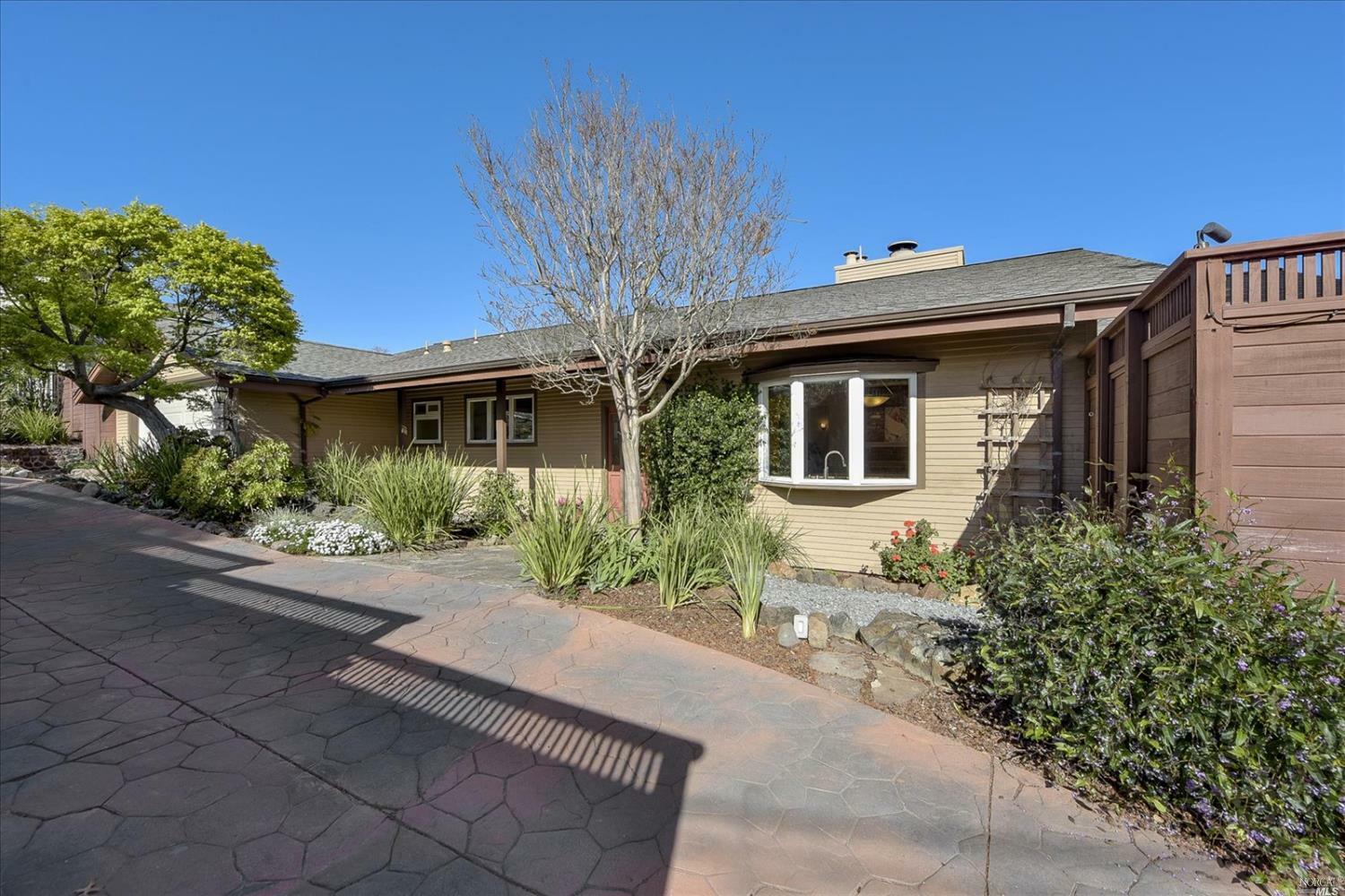 Property Photo:  154 Maywood Way  CA 94901 