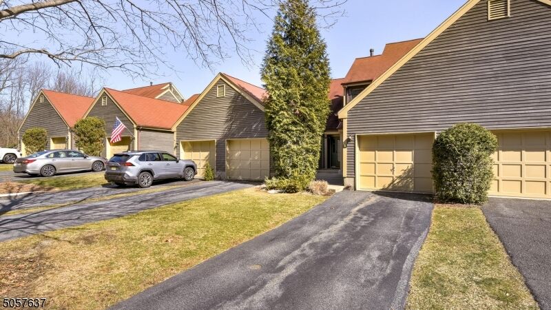 Property Photo:  1 Black Walnut Ln G  NJ 07480 