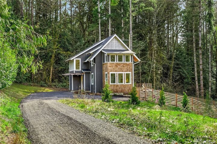 Property Photo:  6507 NE Williams Lane  WA 98110 