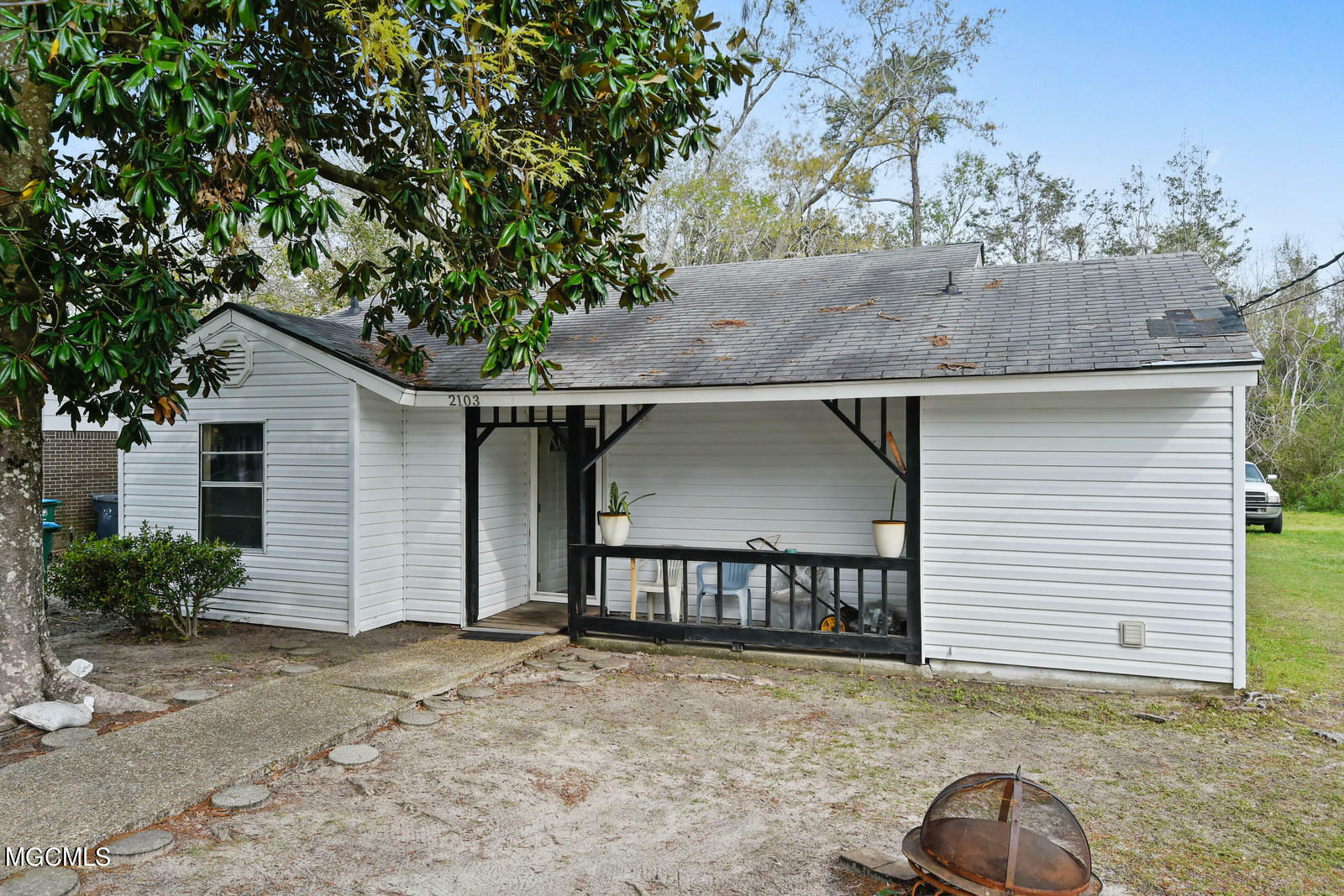 Property Photo: 2103 South Street MS 39507
