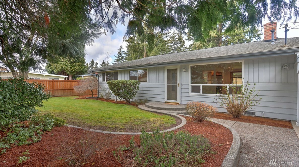 Property Photo:  2420 NE 25th St  WA 98056 