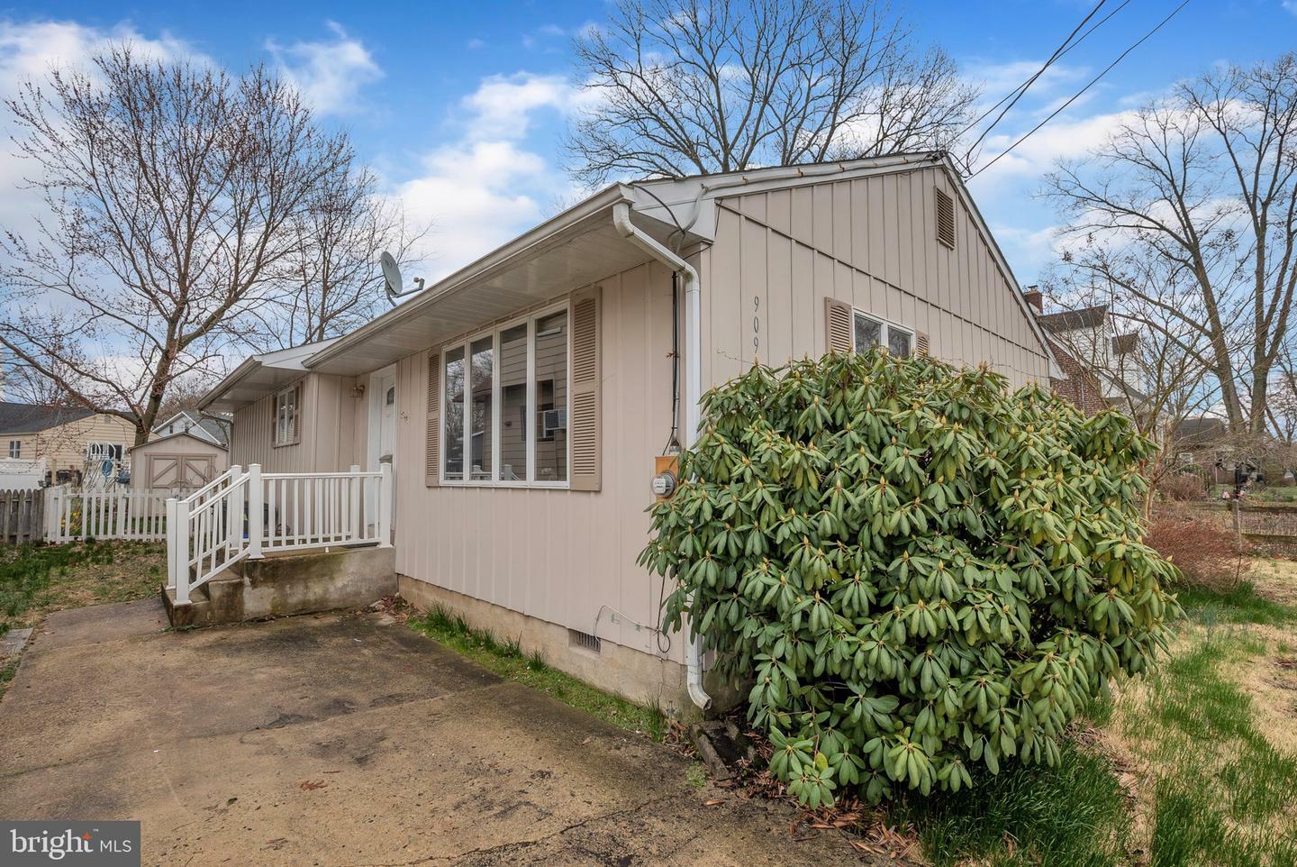 Property Photo:  909 Maple Avenue  NJ 08107 