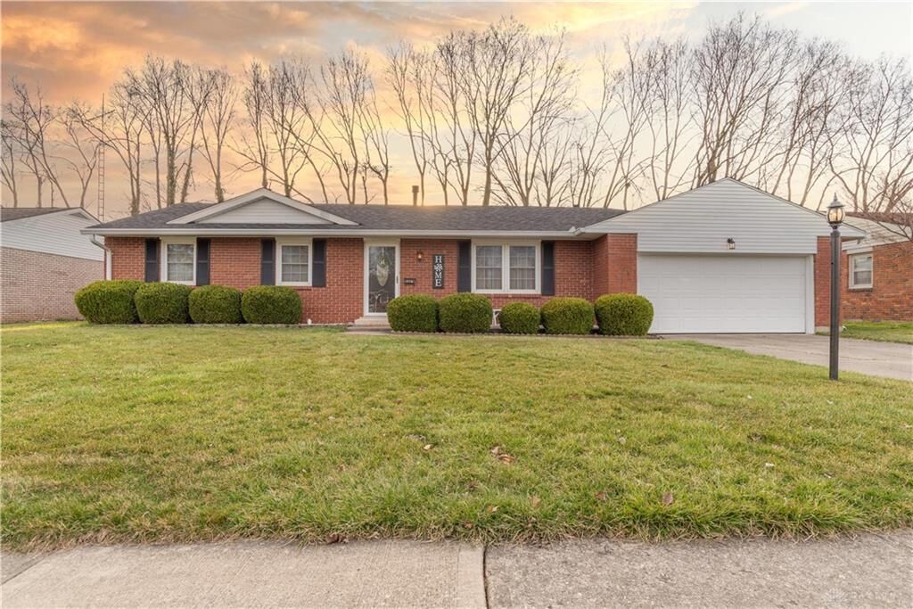 Property Photo: 986 Crestview Drive OH 45373