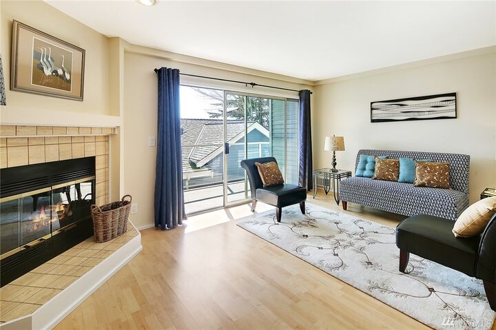 Property Photo: 1011 5th Ave N 304 WA 98109