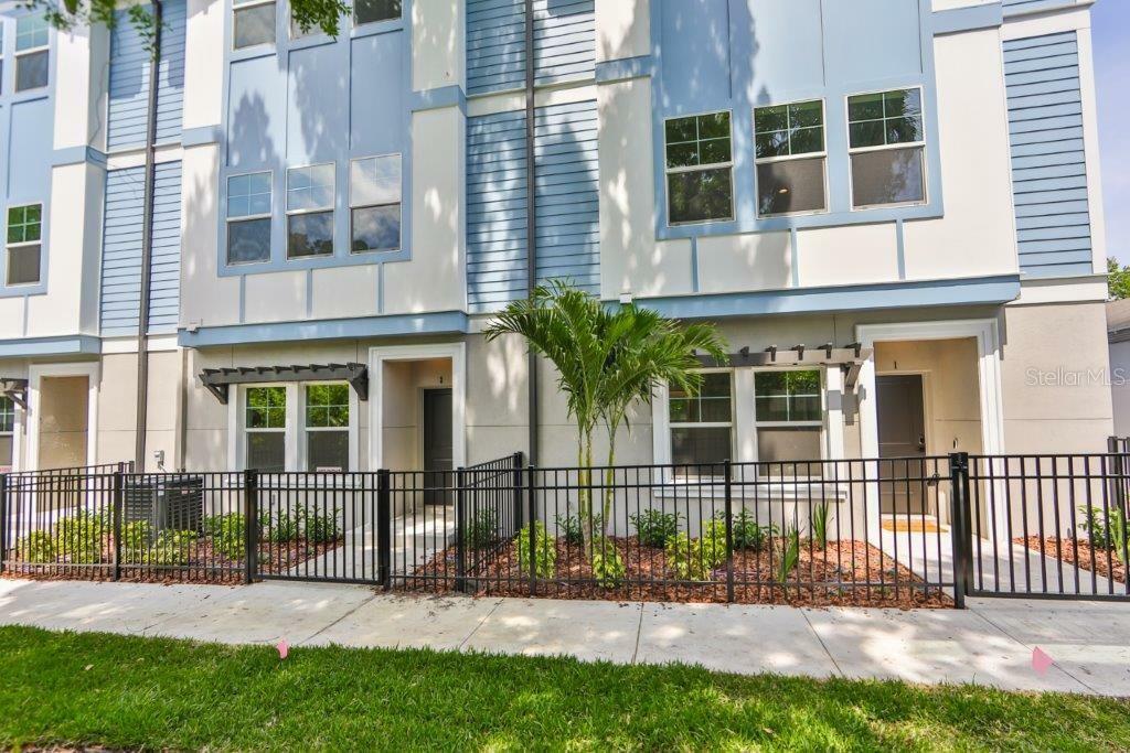 Property Photo:  3124 W Azeele Street 4  FL 33609 