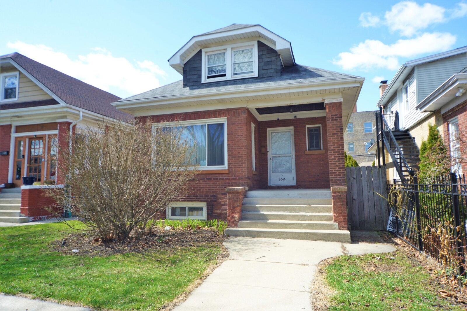 Property Photo:  5040 N Avers Avenue  IL 60625 