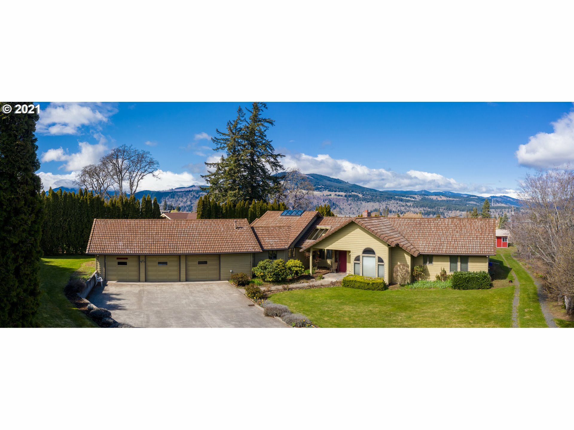 2600 Belmont Dr  Hood River OR 97031 photo